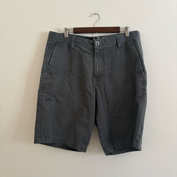 Volcom Men’s Grey Casual Shorts 36 skater grunge beach - Picture 1 of 9